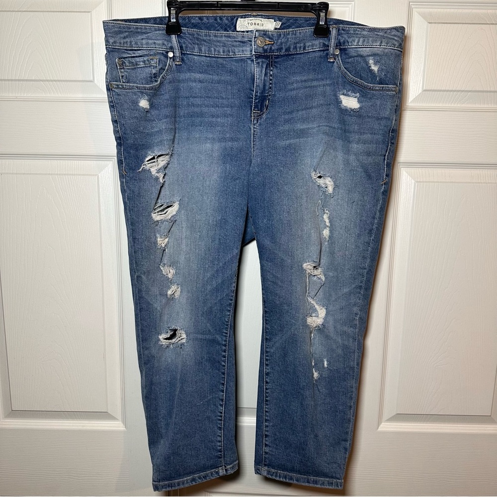 Torrid Women Medium Wash Blue Denim Jeans Distressed Sz 20s